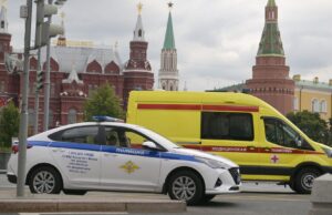 Автомобили скорой медицинской помощи и полиции в центре Москвы - РИА Новости, 1920, 13.04.2026