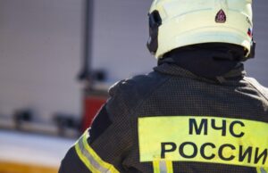 При атаке БПЛА на Волгоградскую область повреждена емкость с нефтепродуктами Сотрудник МЧС РФ - РИА Новости, 1920, 10.04.2026