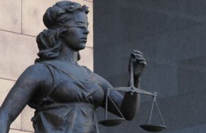 В Чувашии бизнесмена осудили на 4 года за смерть подростков Статуя богини Фемиды - РИА Новости, 1920, 06.04.2026