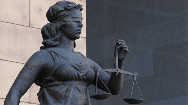 РИА Новости: в Чувашии бизнесмена осудили на 4 года за смерть подростков Статуя богини Фемиды - РИА Новости, 1920, 06.04.2026