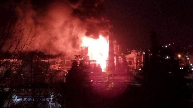 Пожар на территории нефтеперерабатывающего завода в Туапсе - РИА Новости, 1920, 29.04.2026