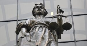 Статуя богини Фемиды у здания Верховного суда России в Москве - РИА Новости, 1920, 21.04.2026