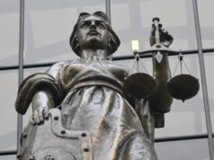 Жителя Бурятии будут судить за гибель дочери из-за выпитого отвердителя Статуя богини Фемиды - РИА Новости, 1920, 14.04.2026