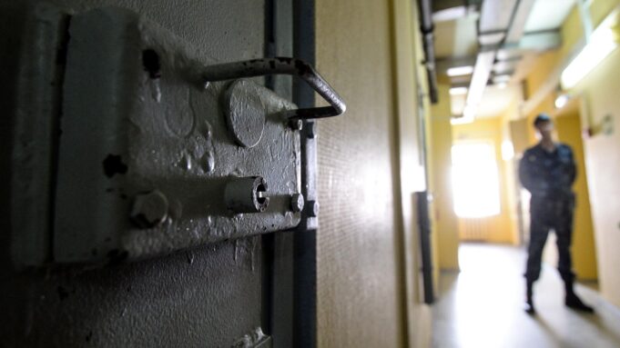 Сотрудник ФСИН - РИА Новости, 1920, 13.04.2026