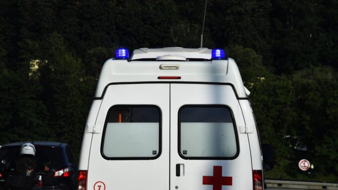 ВСУ ударили по школе в Запорожской области, пострадали шесть человек Автомобиль скорой помощи - РИА Новости, 1920, 07.04.2026