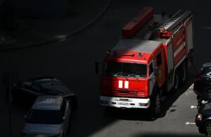 МЧС: трое детей пострадали при пожаре в квартире в Петербурге Пожарный автомобиль - РИА Новости, 1920, 04.04.2026