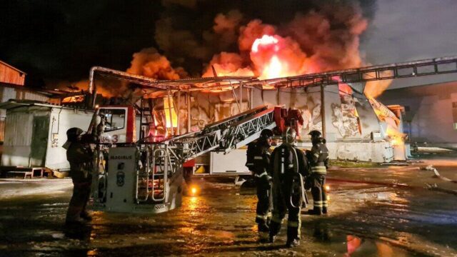 Тушение пожара - РИА Новости, 1920, 14.04.2026