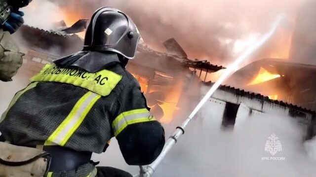 Тушение пожара - РИА Новости, 1920, 02.04.2026