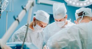 Хирурги в операционной - РИА Новости, 1920, 20.04.2026