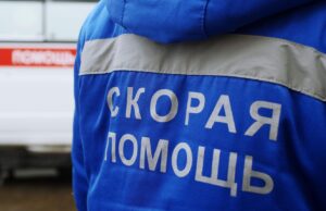 Медик около автомобиля скорой медицинской помощи - РИА Новости, 1920, 10.04.2026