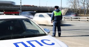 Сотрудник Госавтоинспекции - РИА Новости, 1920, 21.04.2026