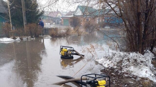 МЧС: в Красноярском крае эвакуированы более 100 студентов из-за паводка Паводок в Красноярском крае - РИА Новости, 1920, 07.04.2026