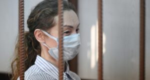 Фигурант уголовного дела о мошенничестве с квартирой певицы Ларисы Долиной Анжела Цырульникова на заседании Таганского суда Москвы - РИА Новости, 1920, 05.04.2026