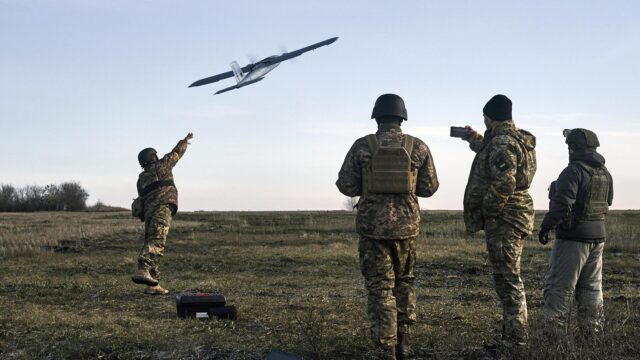 Украинские боевики запускают беспилотник - РИА Новости, 1920, 23.04.2026