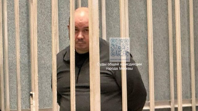 Бывший заместитель начальника Управления МЧС Дмитрий Даудашвили в зале суда - РИА Новости, 1920, 10.04.2026