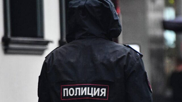 В Пермском крае начали проверку после нападения школьника с ножом на педагога Сотрудник полиции - РИА Новости, 1920, 07.04.2026