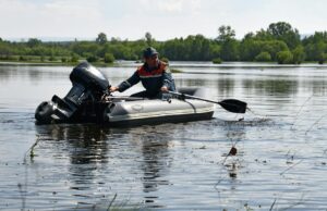В Чечне вода ушла с территории 200 жилых домов и 323 приусадебных участков Сотрудник спасательной службы МЧС РФ - РИА Новости, 1920, 01.04.2026