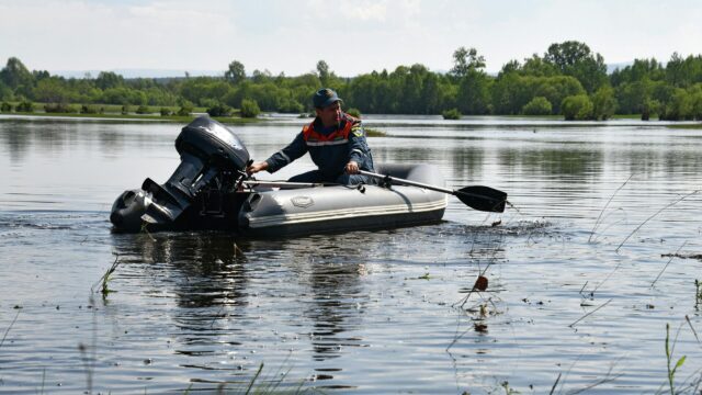 Сотрудник спасательной службы МЧС РФ - РИА Новости, 1920, 01.04.2026