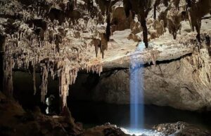 МЧС: в Сочи спелеолог погибла в пещере «Пасть дракона», спасатели вытащили тело Пещера - РИА Новости, 1920, 06.04.2026