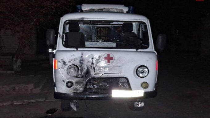 Последствия атаки на машину скорой помощи в селе Великая Знаменка Запорожской области - РИА Новости, 1920, 07.04.2026