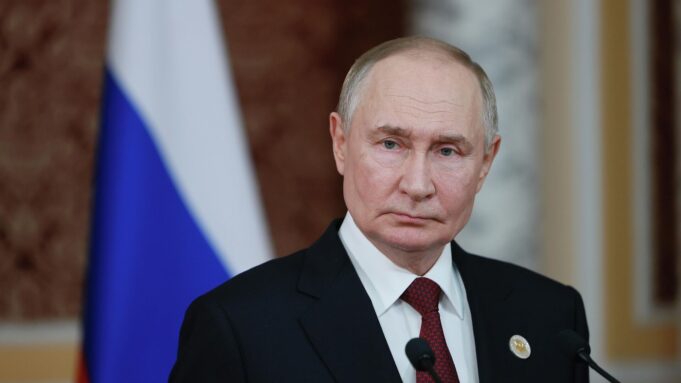 Путин поручил замполпреда в ДФО Рамазанову приехать в Дагестан Президент России Владимир Путин - РИА Новости, 1920, 07.04.2026