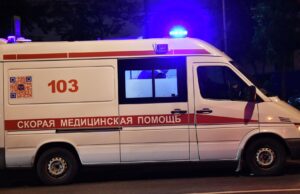 ГУ МЧС: в Хабаровске при пожаре в пятиэтажке погибли мужчина и женщина Автомобиль скорой медицинской помощи - РИА Новости, 1920, 06.04.2026