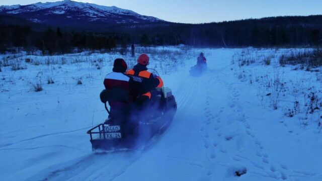 Спасатели Красноярского поисково-спасательного отряда во время поисков семьи Усольцевых - РИА Новости, 1920, 20.04.2026