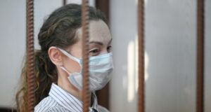 Фигурант уголовного дела о мошенничестве с квартирой певицы Ларисы Долиной Анжела Цырульникова на заседании Таганского суда Москвы - РИА Новости, 1920, 05.04.2026