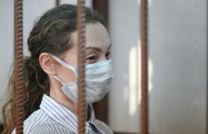 Фигурант уголовного дела о мошенничестве с квартирой певицы Ларисы Долиной Анжела Цырульникова на заседании Таганского суда Москвы - РИА Новости, 1920, 05.04.2026