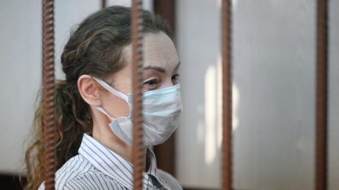 Фигурант уголовного дела о мошенничестве с квартирой певицы Ларисы Долиной Анжела Цырульникова на заседании Таганского суда Москвы - РИА Новости, 1920, 05.04.2026