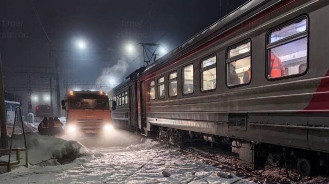 ЗСЖД: в Новосибирской области ограничено движение поездов из-за размыва насыпи Вагон пригородного поезда на станции Новосибирск-Главный Западно-Сибирской железной дороги - РИА Новости, 1920, 06.04.2026