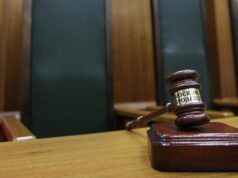 Житель Урала отсудил у государства 570 тыс руб за незаконное преследование Кресло судьи в зале заседаний суда - РИА Новости, 1920, 08.04.2026