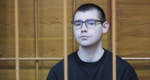 Бывший редактор URA.RU Денис Аллаяров на заседании Верх-Исетского районного суда в Екатеринбурге - РИА Новости, 1920, 21.04.2026