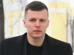 Бывший супруг блогера Валерии Чекалиной Артем Чекалин перед началом заседания Гагаринского районного суда в Москве - РИА Новости, 1920, 24.04.2026