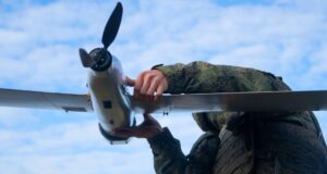 Военнослужащий ВС РФ запускает разведывательный беспилотный летательный аппарат ZALA - РИА Новости, 1920, 18.04.2026