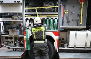 Сотрудник МЧС России - РИА Новости, 1920, 05.04.2026