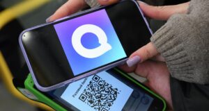 Оплата проезда через чат-бот мессенджера МАХ в общественном транспорте - РИА Новости, 1920, 13.04.2026