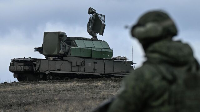 Боевая работа расчета зенитно-ракетного комплекса Тор-М1 - РИА Новости, 1920, 25.04.2026