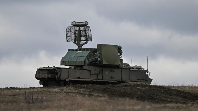 Боевая работа расчета зенитно-ракетного комплекса Тор-М1 - РИА Новости, 1920, 25.04.2026