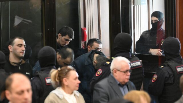 Фигуранты по делу о теракте в концертном зале Крокус Сити Холл в здании суда во время оглашения приговора - РИА Новости, 1920, 24.04.2026