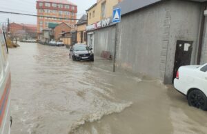 Улицы в Махачкале вновь затопило из-за длительного дождя Последствия ливня в Махачкале - РИА Новости, 1920, 05.04.2026