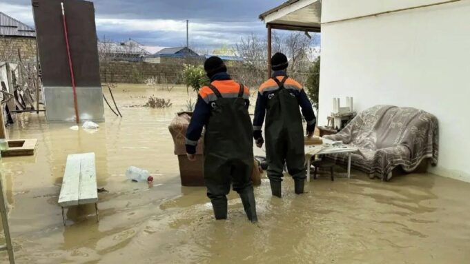Куренков: причиной паводка в Дагестане и Чечне стал циклон с Каспийского моря Последствия подтопления в Дагестане - РИА Новости, 1920, 07.04.2026