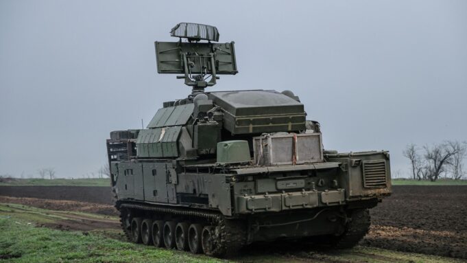 Боевая работа расчёта ЗРК Тор-М2 - РИА Новости, 1920, 18.04.2026