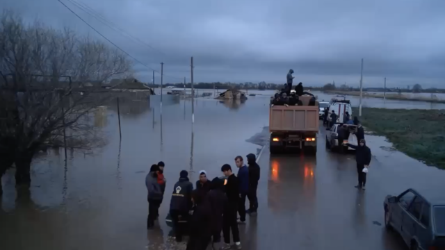 В Дагестане после обильных осадков остаются закрытыми 30 участков автодорог Эвакуация жителей из подтопленного района в Дагестане - РИА Новости, 1920, 08.04.2026