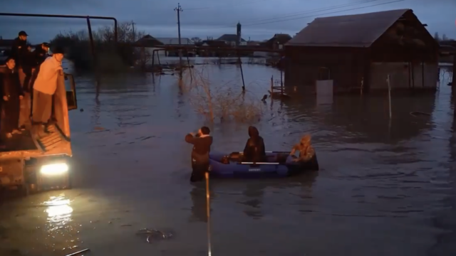 Эвакуация жителей из подтопленного района в Дагестане - РИА Новости, 1920, 07.04.2026
