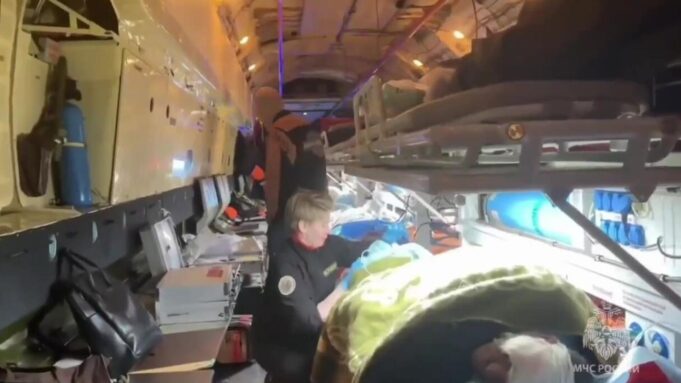 Спецборт МЧС с 10 пострадавшими при пожаре на заводе Нижнекамскнефтехима в Татарстане - РИА Новости, 1920, 01.04.2026