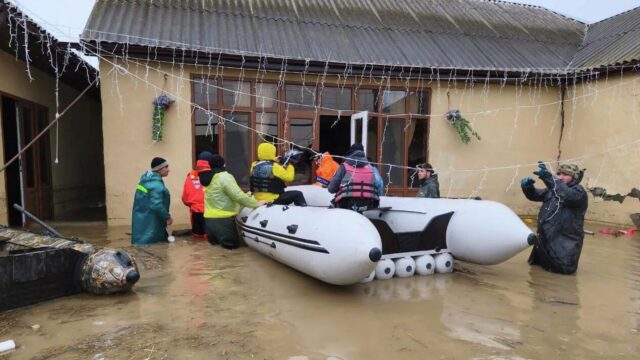 Эвакуация жителей из подтопленного района в Дагестане - РИА Новости, 1920, 07.04.2026