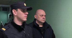 Бывший губернатор Курской области Алексей Смирнов перед началом заседания в Ленинском районном суде Курска - РИА Новости, 1920, 02.04.2026