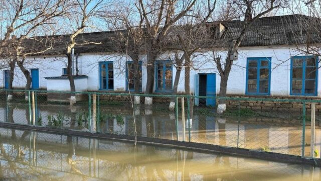 Подтопленное здание школы в селе Адильотар Хасавюртовского района Дагестана - РИА Новости, 1920, 05.04.2026