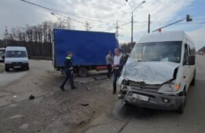 На месте ДТП с участием микроавтобуса в Обнинске - РИА Новости, 1920, 03.04.2026